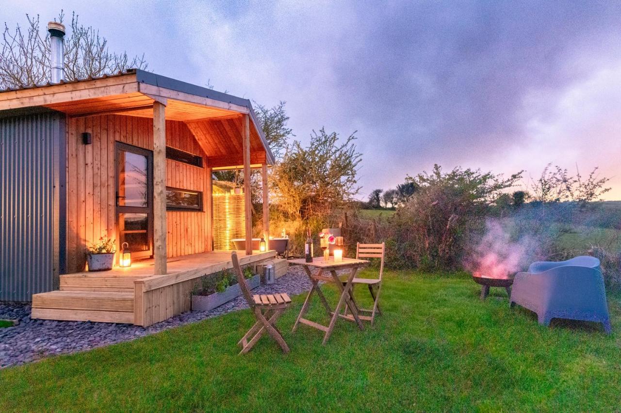 Luxury Glamping Cabin With Outdoor Bath On Cornish Flower Farm Truro Exterior photo
