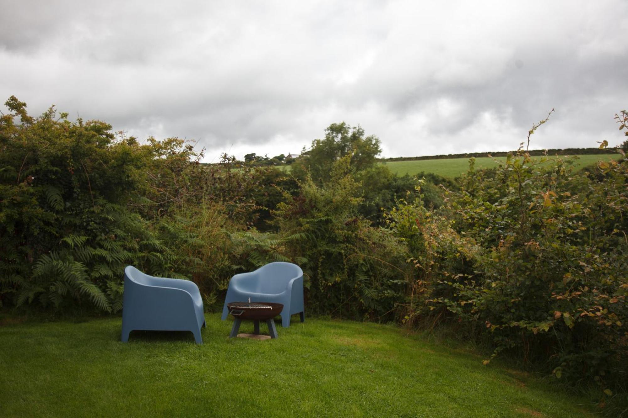 Luxury Glamping Cabin With Outdoor Bath On Cornish Flower Farm Truro Exterior photo